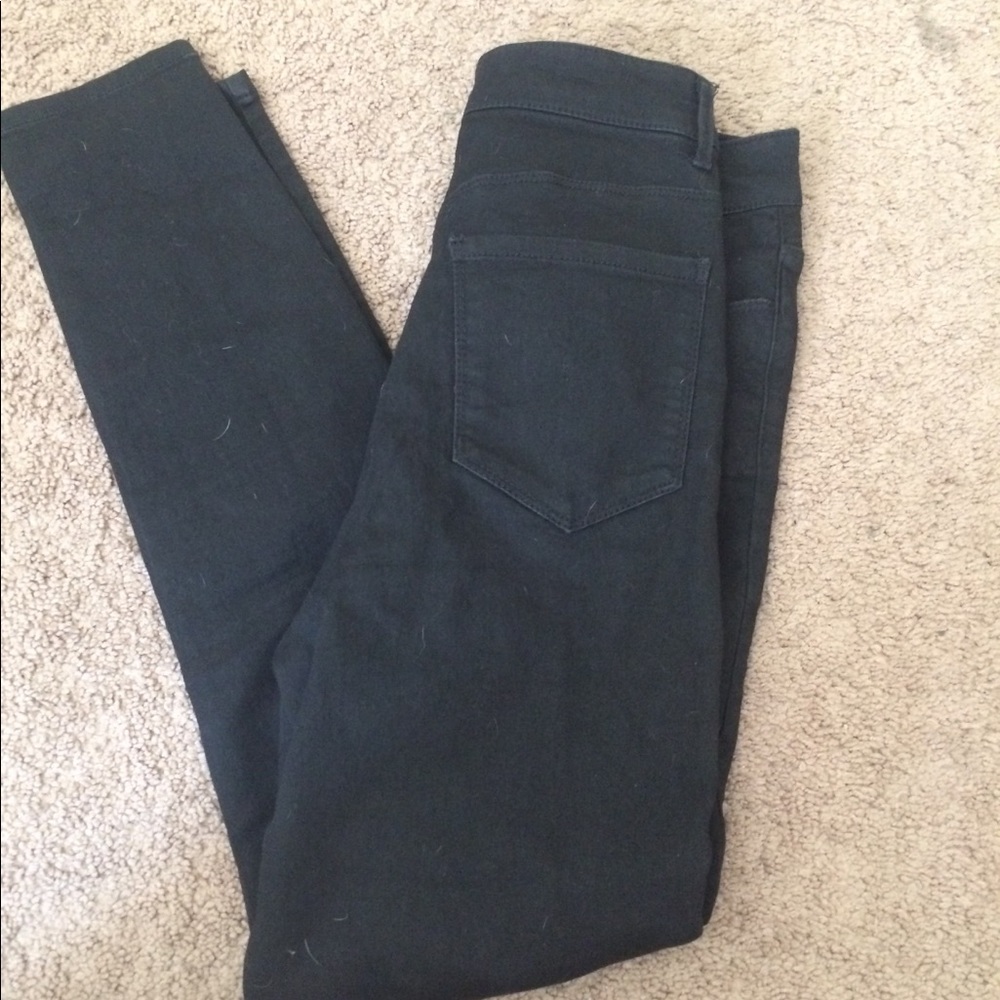 Women’s black skinny jeans